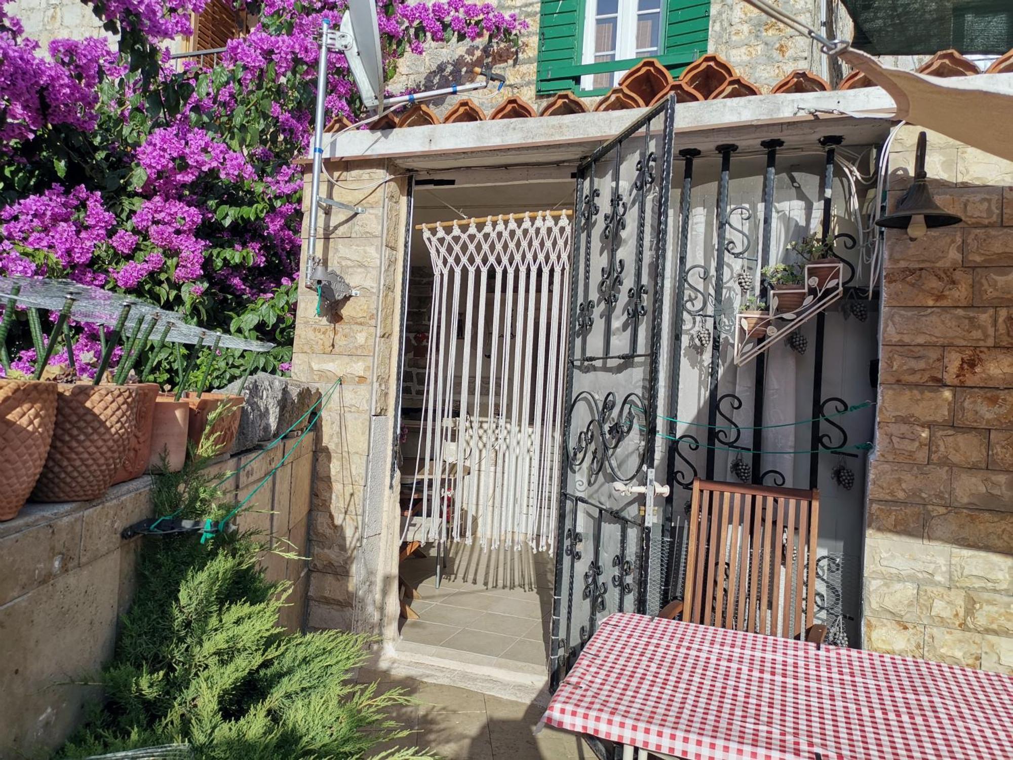 Apartment Alena With Terrace And Garden Center Jelsa Jelsa  Ngoại thất bức ảnh